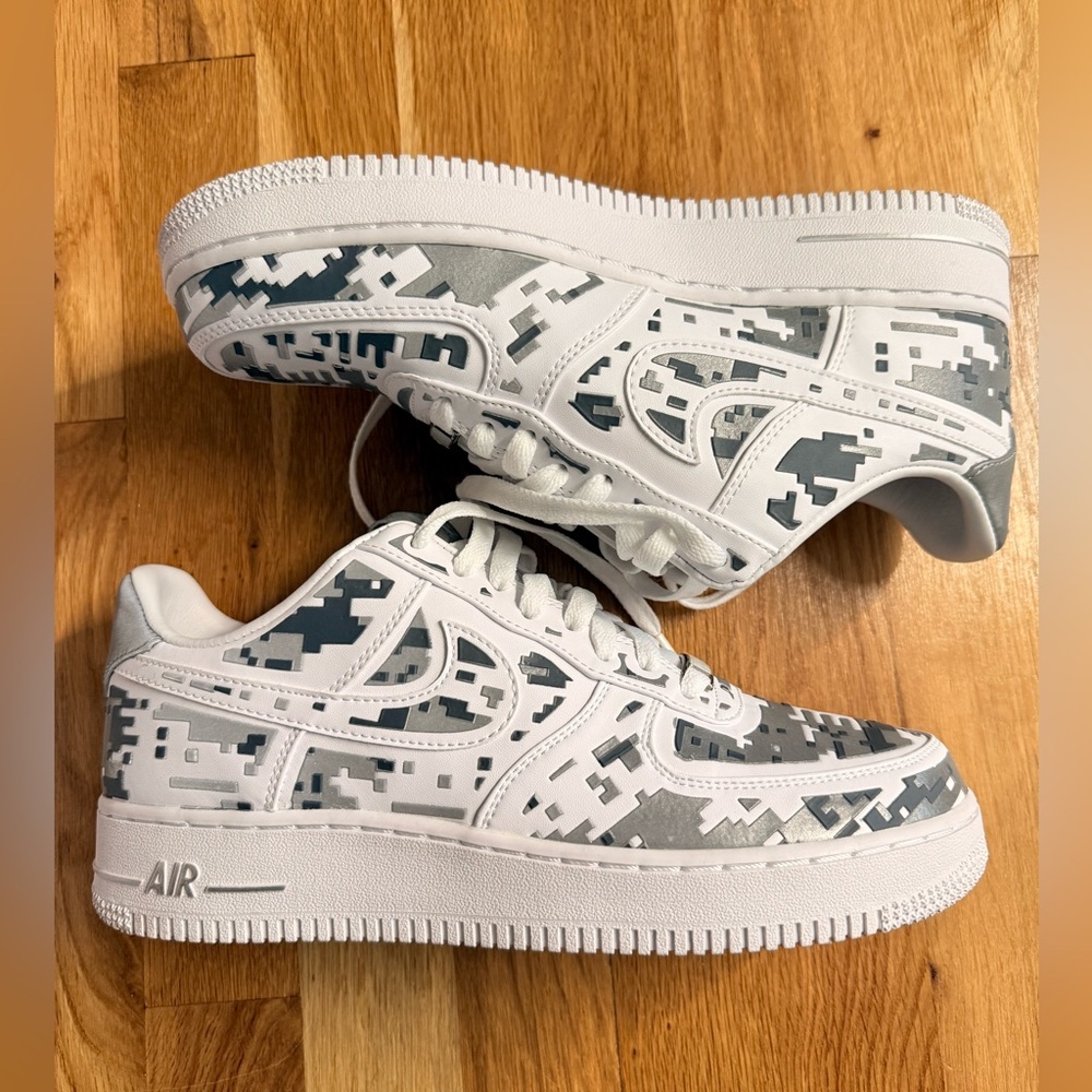 Nike Air Force 1
 Digital Camo Sneakers
Men’s size 8